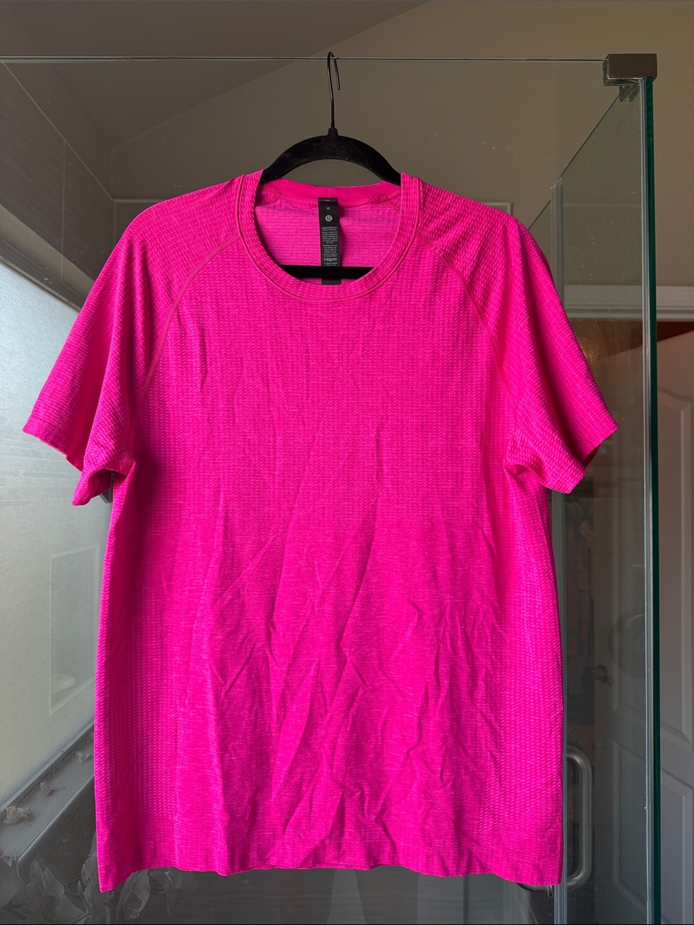 lululemon athletica Men’s Bright Hot Pink Short Sleeve Crew Tee